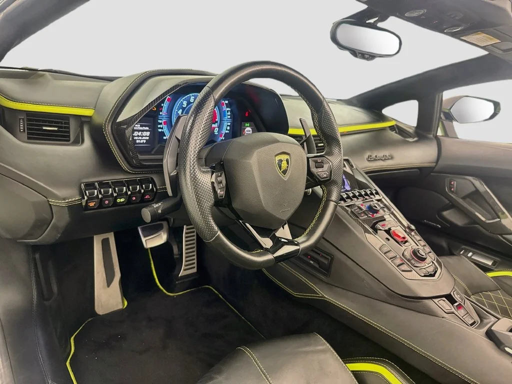 Used 2019  Lamborghini Base image 9