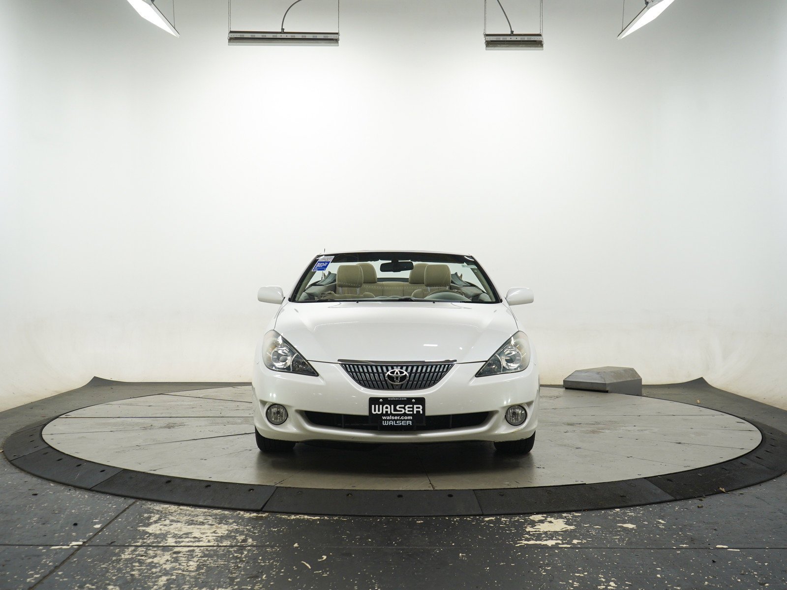 Used 2006 White Toyota SE image 9