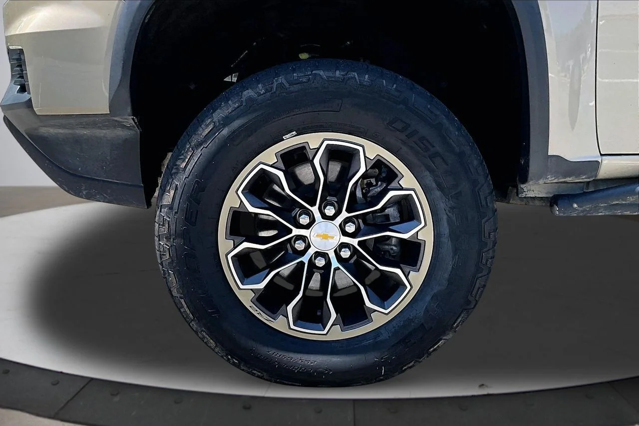 Certified Used 2021  Chevrolet ZR2 image 31