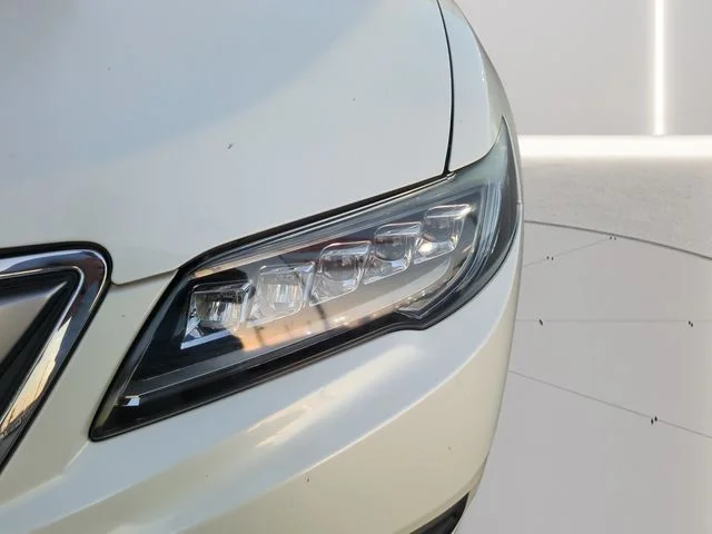 Used 2018 White Acura Technology Package image 7