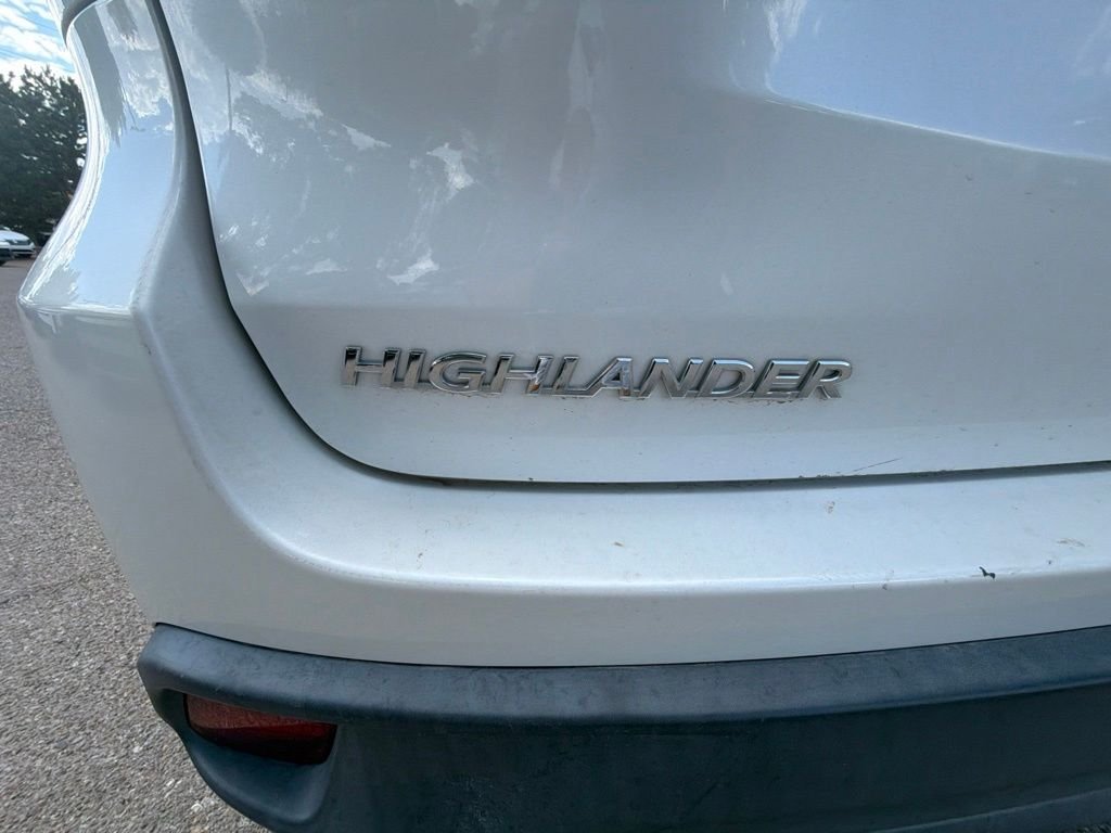 Used 2017 White Toyota XLE image 8
