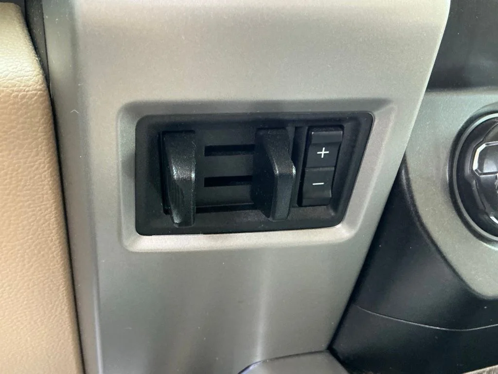 Used 2019 White Ford Lariat image 48