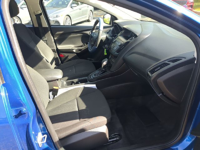 Used 2018 Blue Ford SE image 28