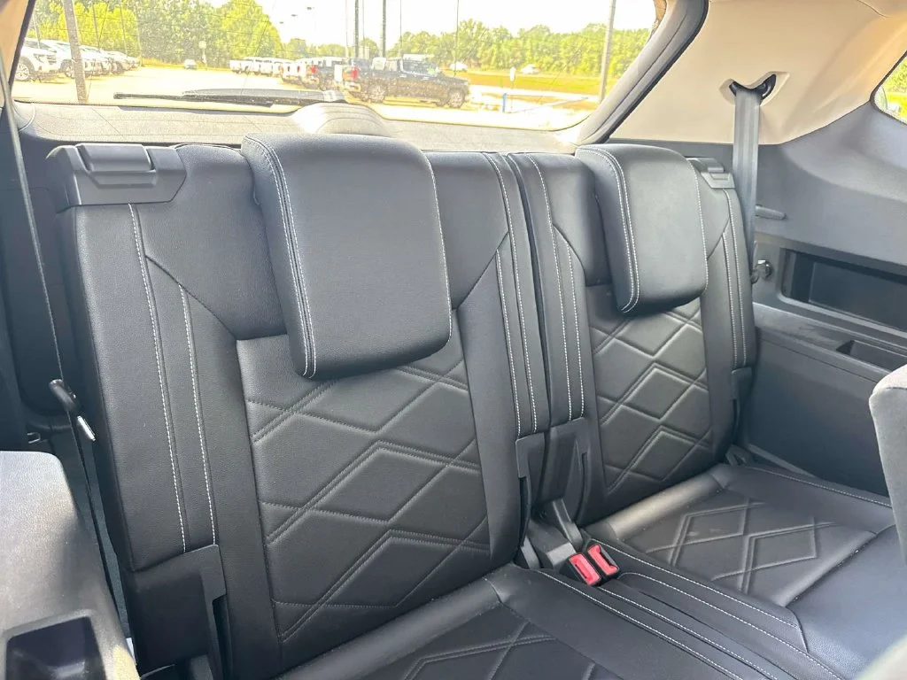 Used 2025 Gray Volkswagen 2.0T SE w/Technology image 13