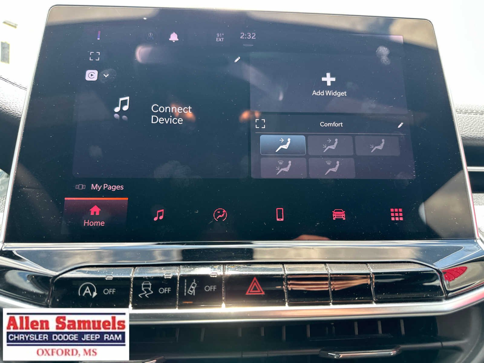 Used 2024 Sting-Gray Clearcoat Jeep Latitude image 23