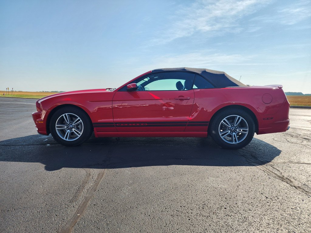 Used 2013 Race Red Ford V6 image 7