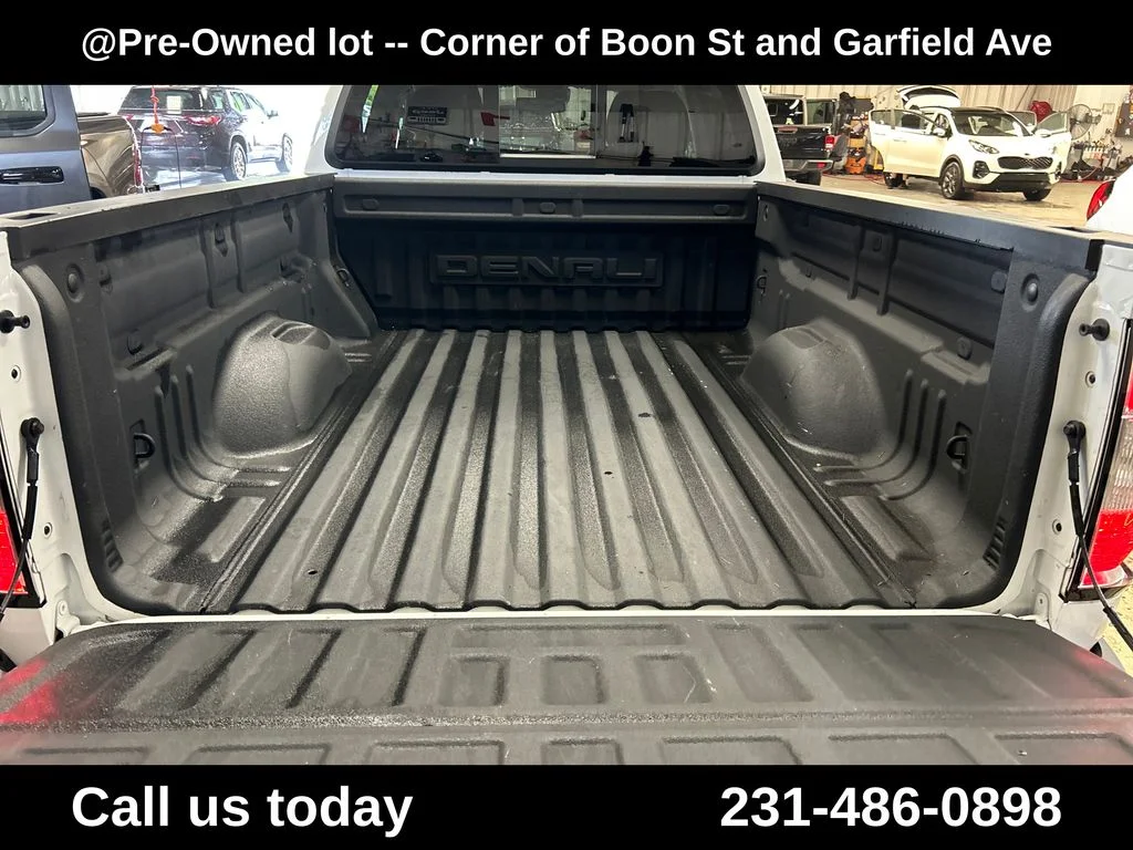 Used 2021 White GMC Denali image 22