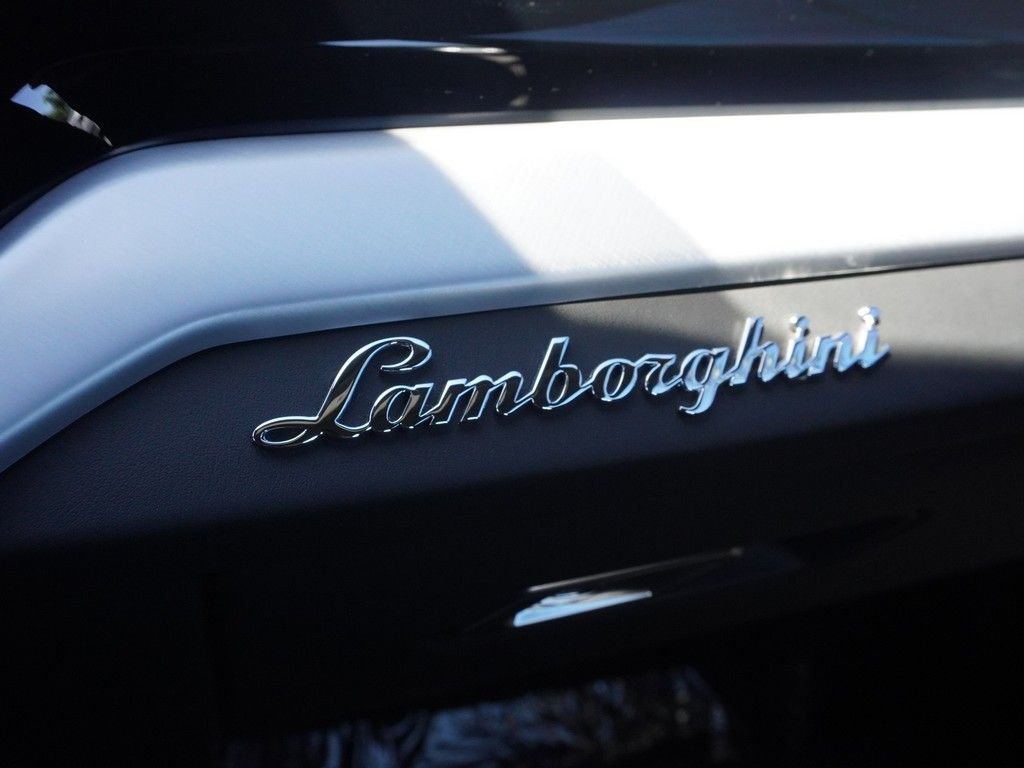 Used 2020 Black Lamborghini Base image 60