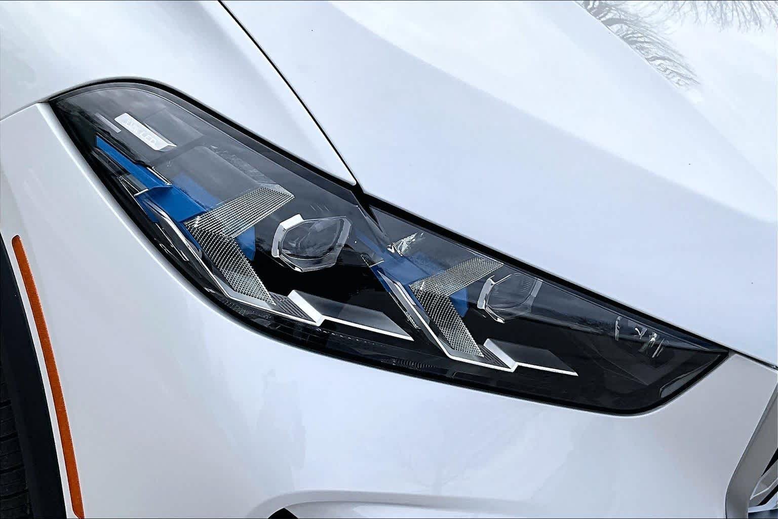 Used 2026 Mineral White Metallic BMW xDrive40i image 13