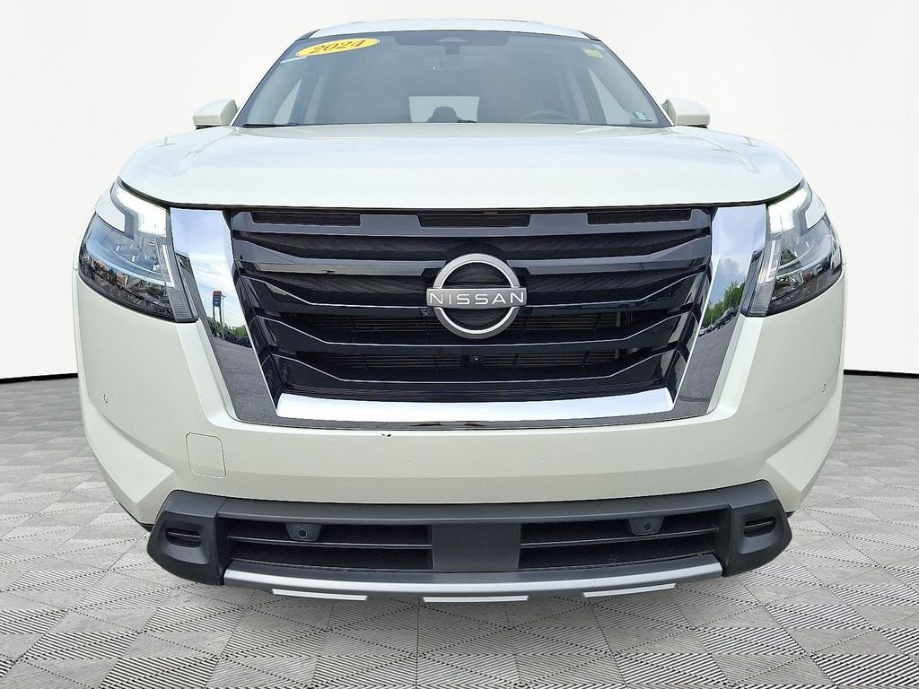 Used 2024 White Nissan SL image 2