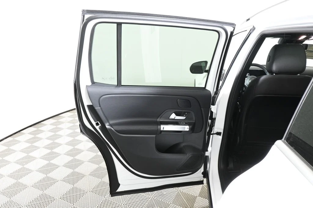 Used 2026 White Mercedes-Benz GLB 250 image 31