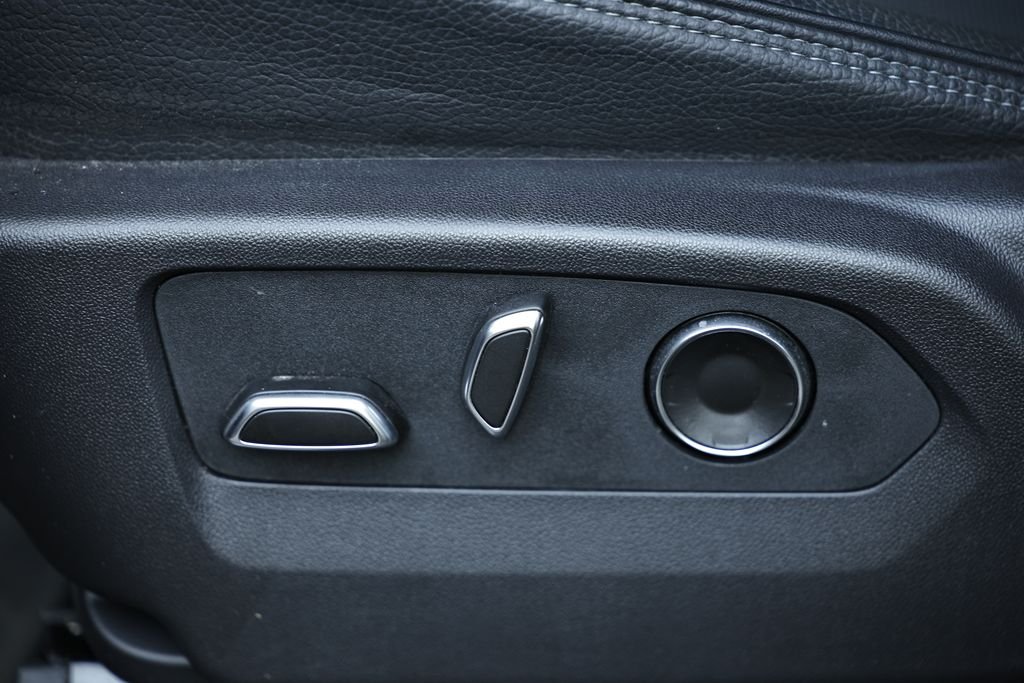 Used 2025 Black GMC Denali image 11