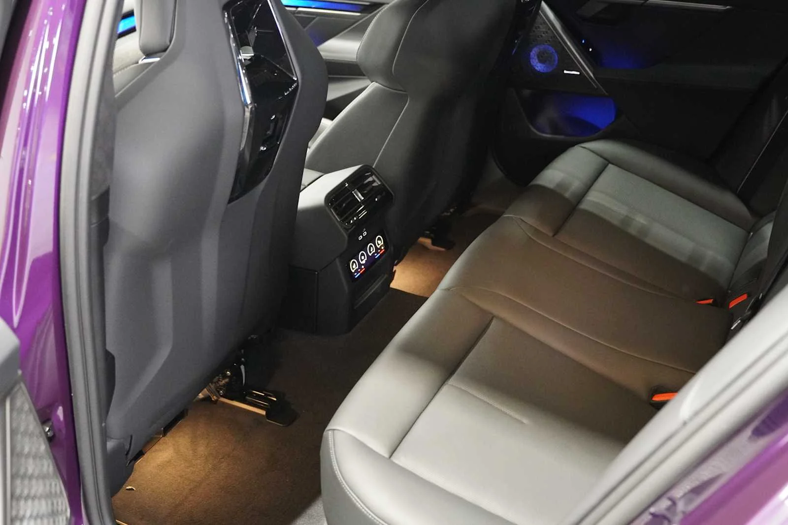 New 2026 Twilight Purple Metallic BMW  image 17