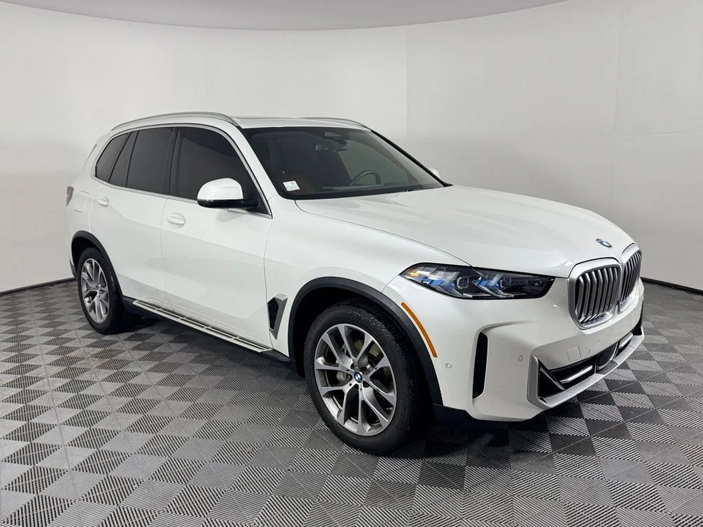 Certified Used 2025 Mineral White Metallic BMW xDrive40i image 3