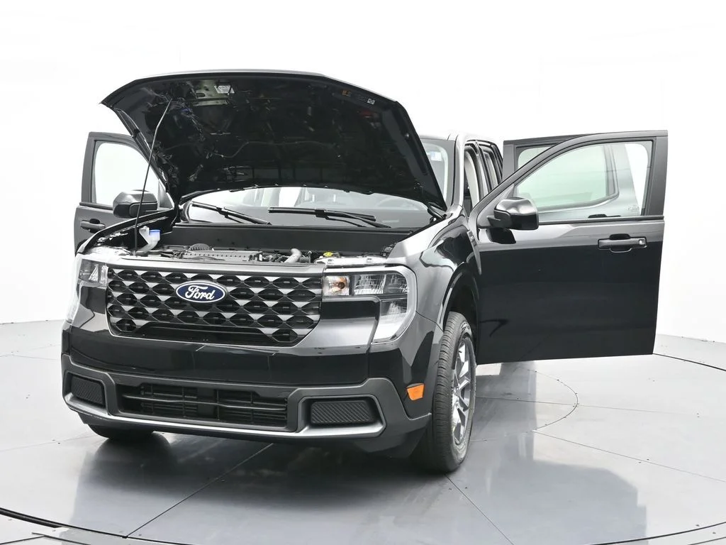 New 2025 Shadow Black Ford XLT image 33