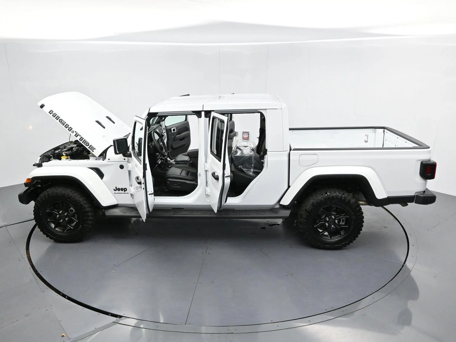 Used 2025 White Jeep High Tide image 35