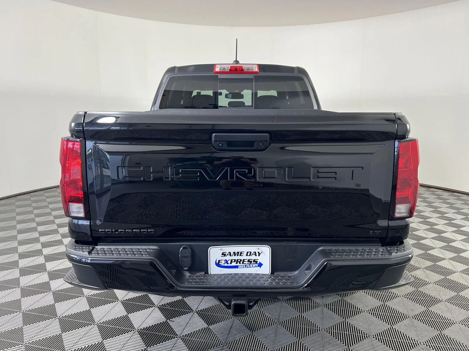 Used 2023 BLACK Chevrolet 4WD LT image 25