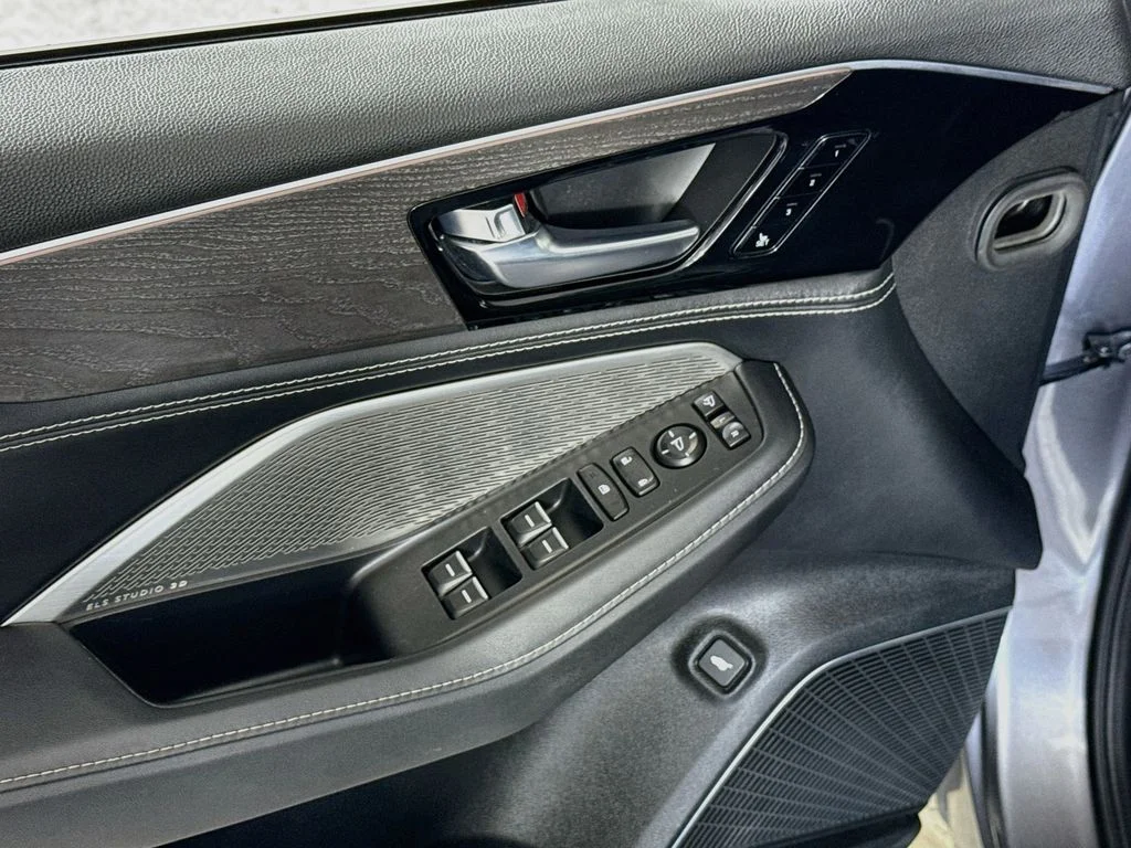 Used 2022 Liquid Carbon Metallic Acura w/Advance Package image 24
