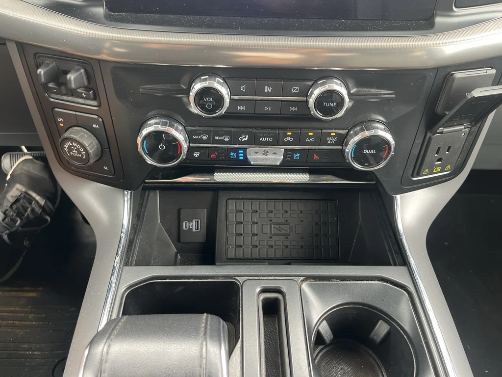 Used 2024 Antimatter Blue Metallic Ford LARIAT image 32