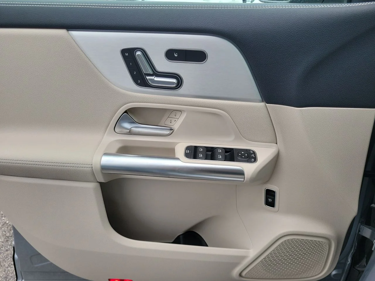 New 2026 Cirrus Silver Metallic Mercedes-Benz GLA 250 image 24