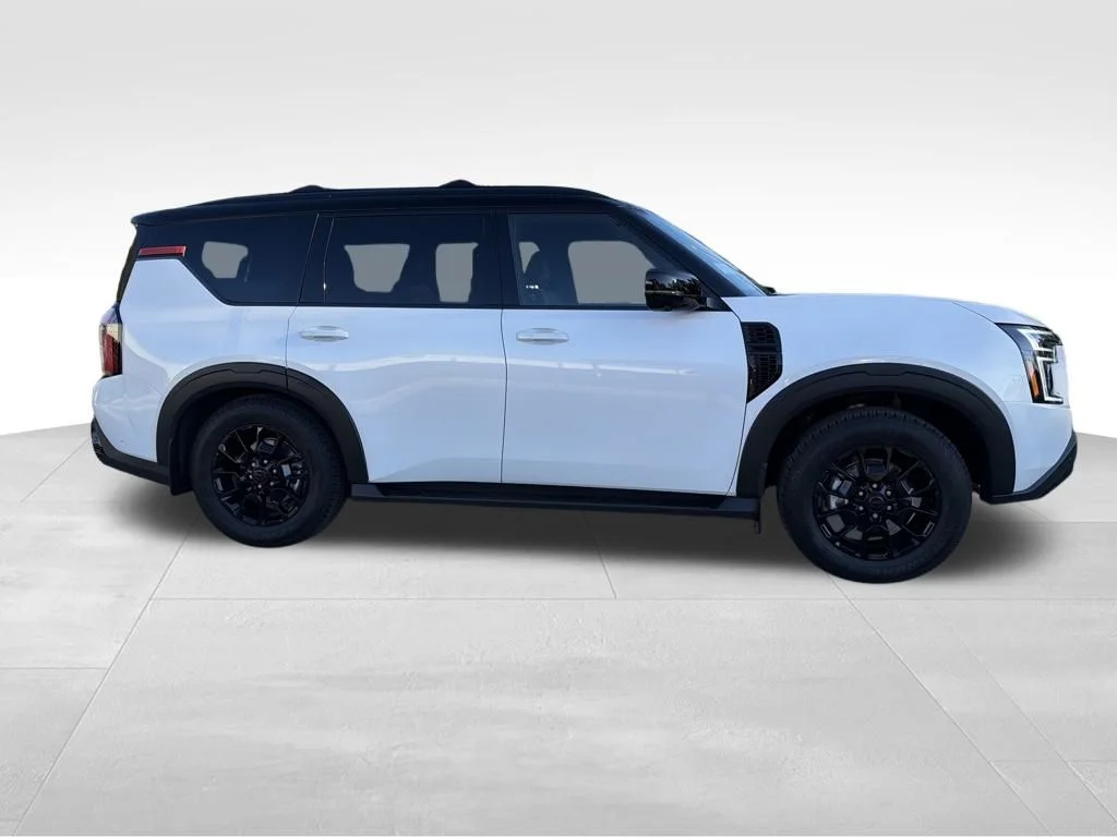 New 2026 Aspen White TriCoat / Super Black Two-tone Nissan PRO-4X® image 8