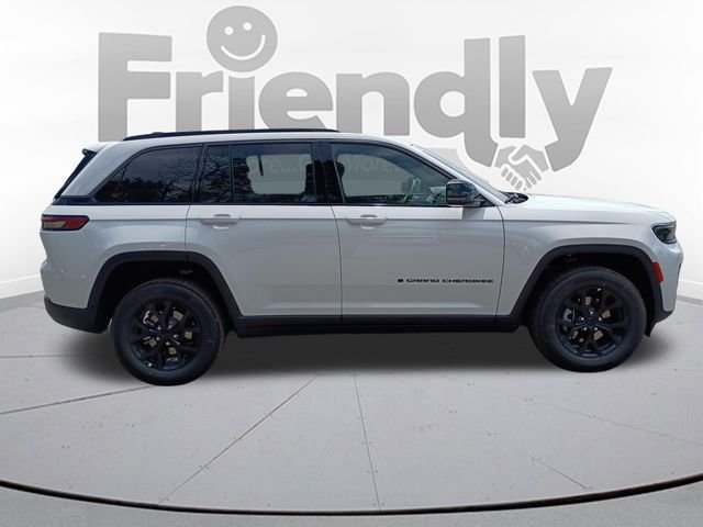New 2026 Bright White Clear-Coat Exterior Paint Jeep Altitude image 4