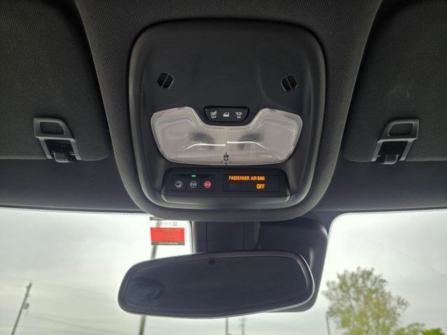 Used 2022 Summit White Chevrolet RS image 35