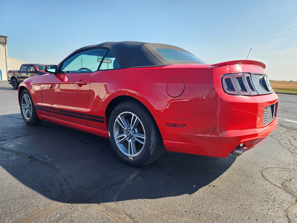 Used 2013 Race Red Ford V6 image 6