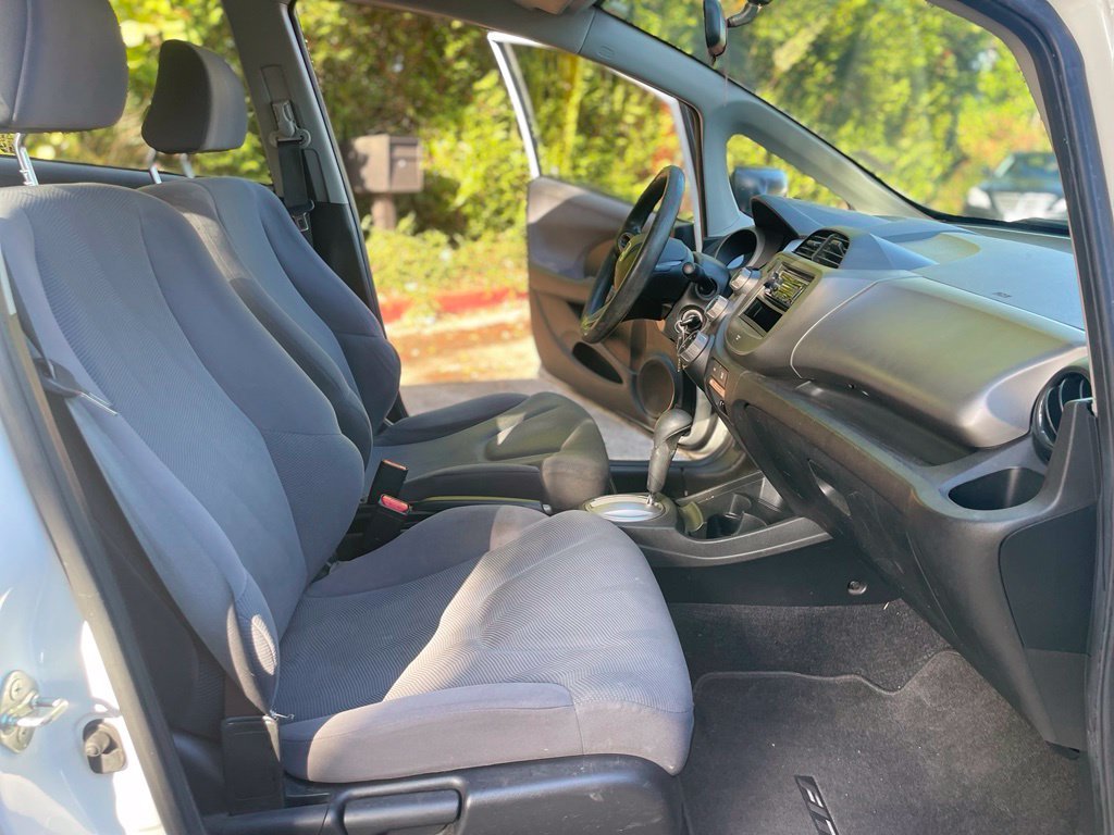 Used 2010 White Honda Base image 22