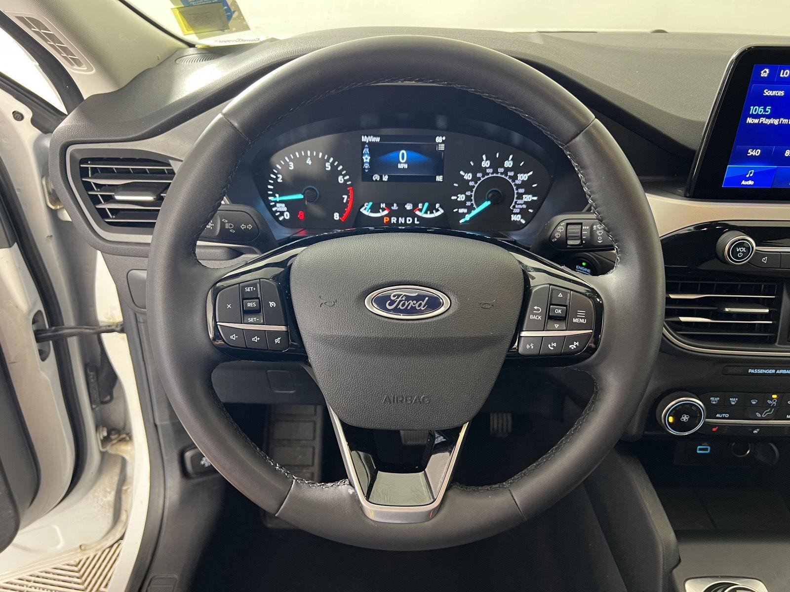 Used 2022 Wh Ford SE image 7