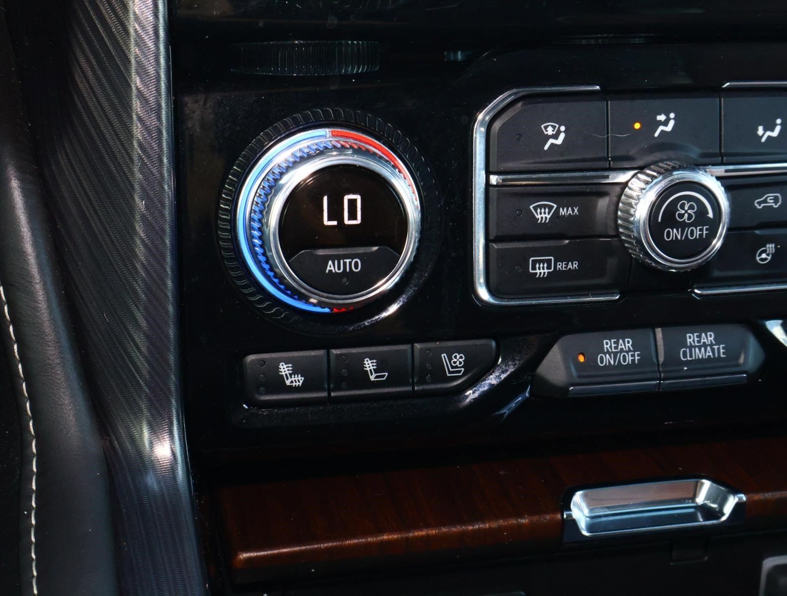Used 2024 White Frost Tricoat GMC Denali Ultimate image 31
