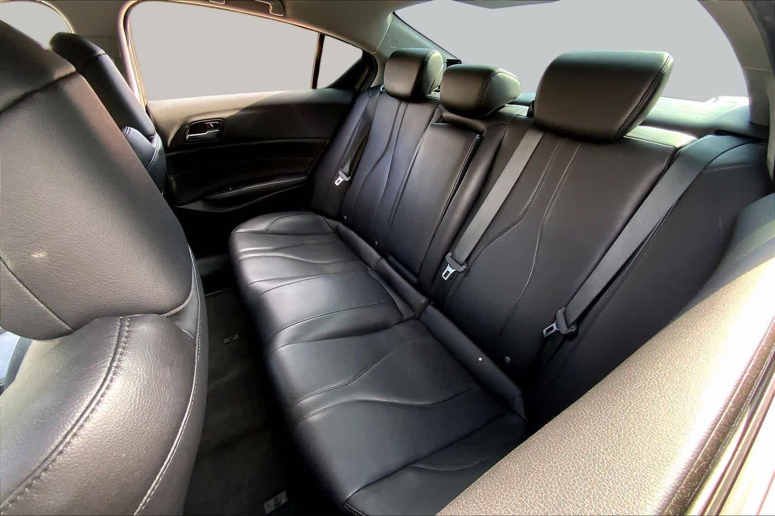 Used 2019 Platinum White Pearl Acura  image 20