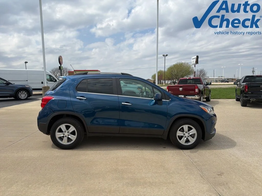 Used 2020 Blue Chevrolet LT image 4
