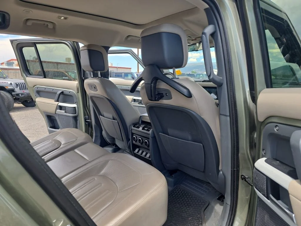 Used 2020 Pangea Green Metallic Land Rover  image 13