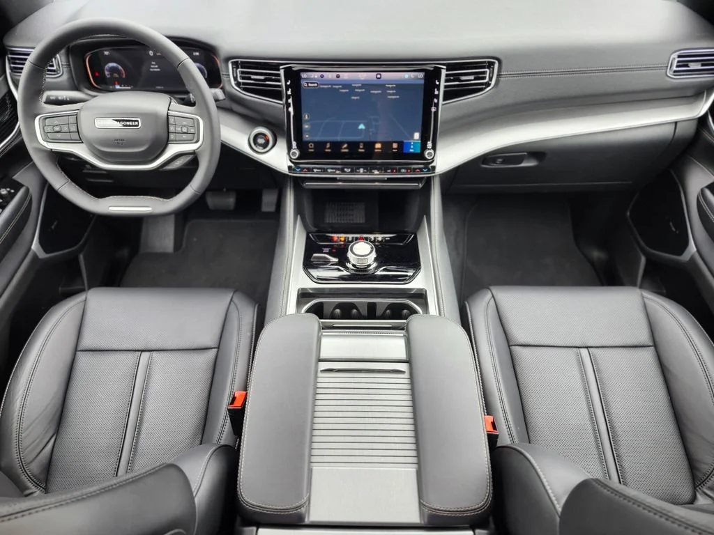 New 2026 Baltic-Gray Metallic Clear-Coat Exterior Paint Jeep Limited Altitude image 12