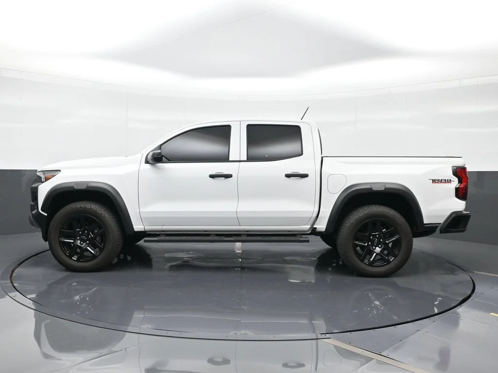 Used 2025 White Chevrolet Trail Boss image 3