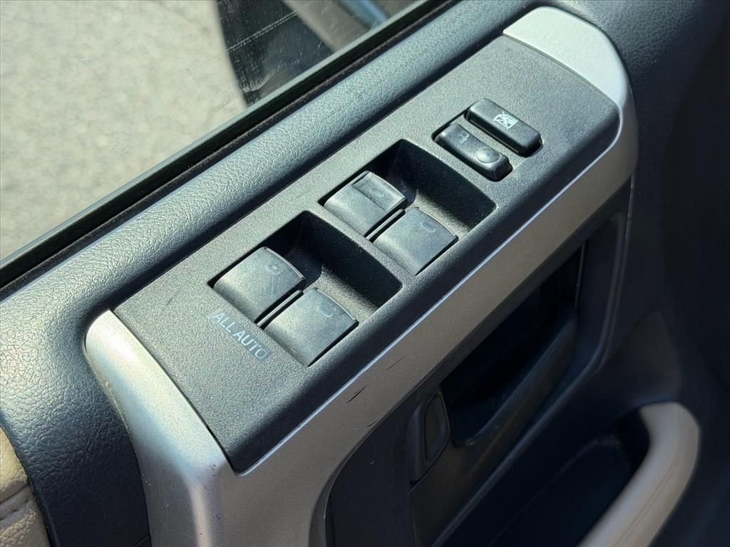 Used 2010  Toyota SR5 image 18