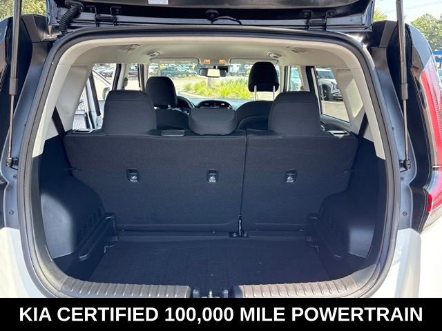 Used 2025 White Kia S image 27