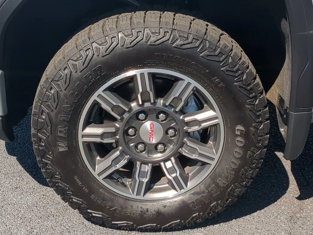 Used 2025 Sterling Metallic GMC AT4 image 10