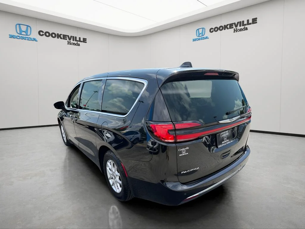 Used 2023 Brilliant Black Crystal Pearlcoat Chrysler Touring L image 10