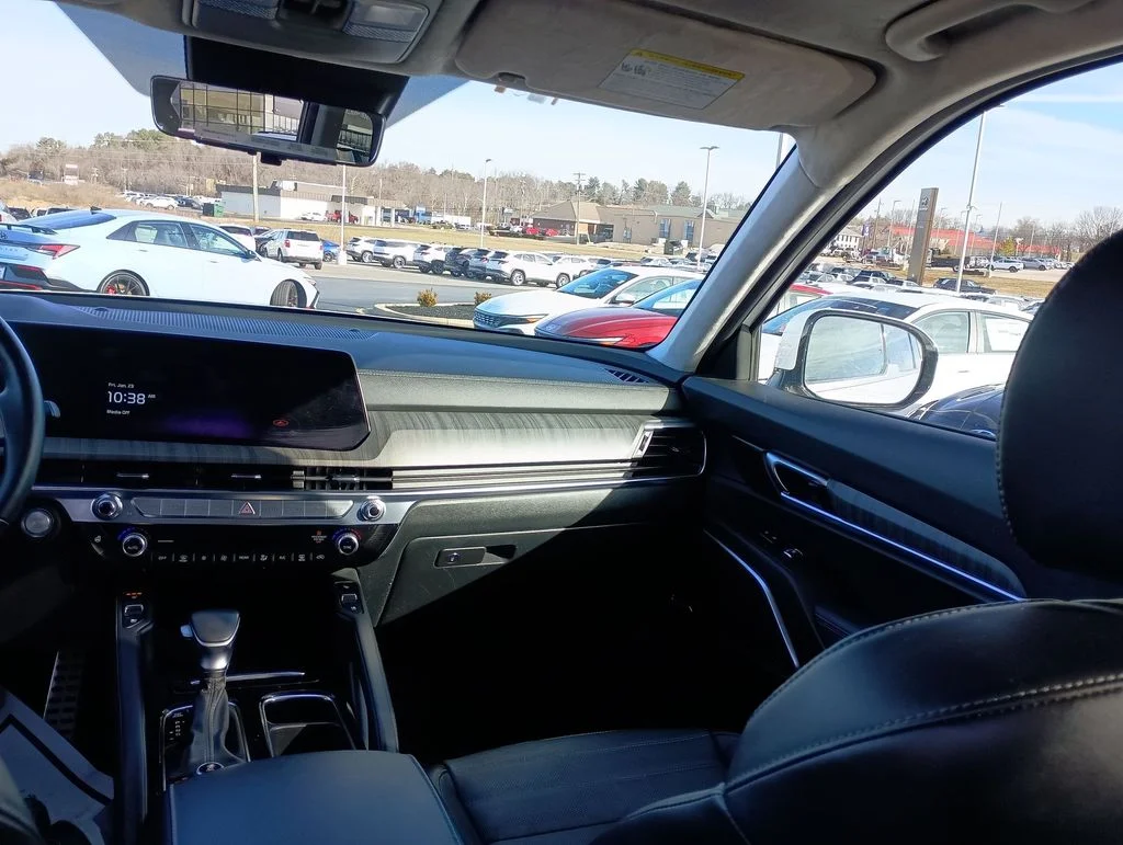 Used 2023 White Kia SX-Prestige image 11