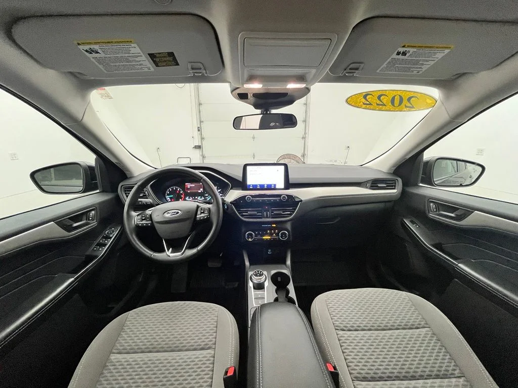 Used 2022 Black Ford SE image 4