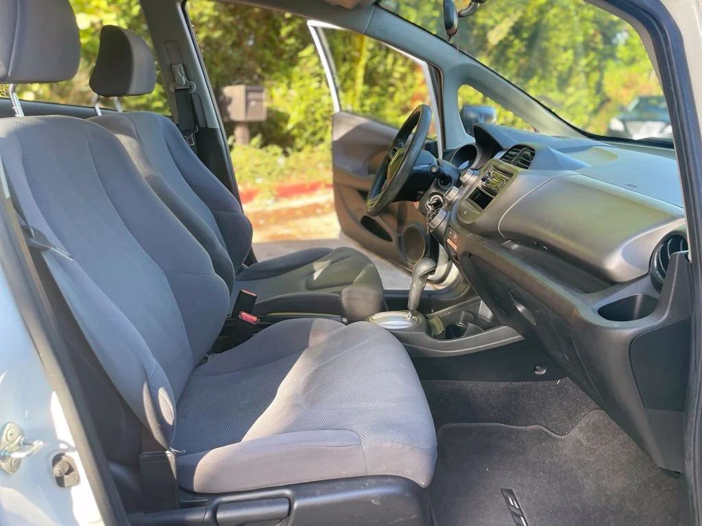 Used 2010 White Honda Base image 22