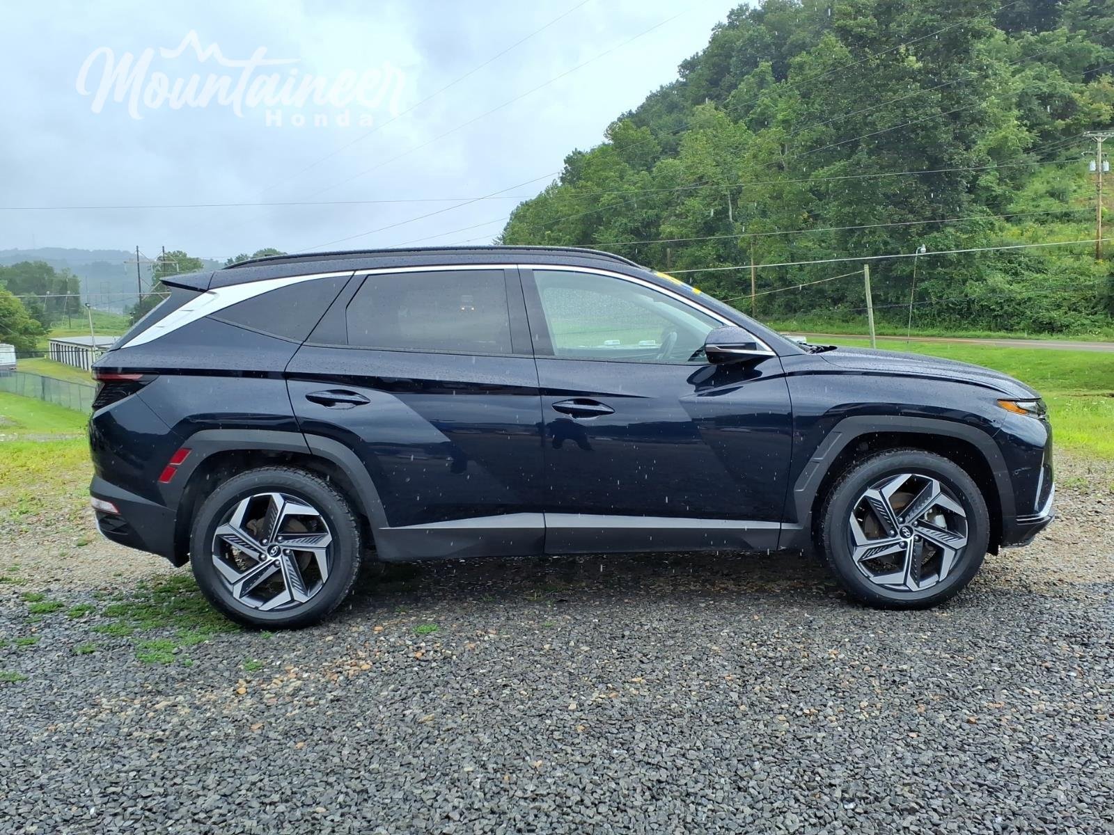 Used 2022 Phantom Black Hyundai Limited image 4