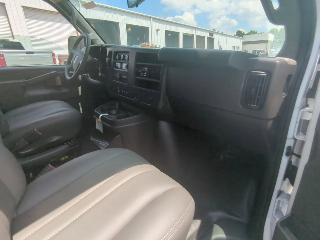 2025 GMC Savana Cargo Work Van - Photo 25