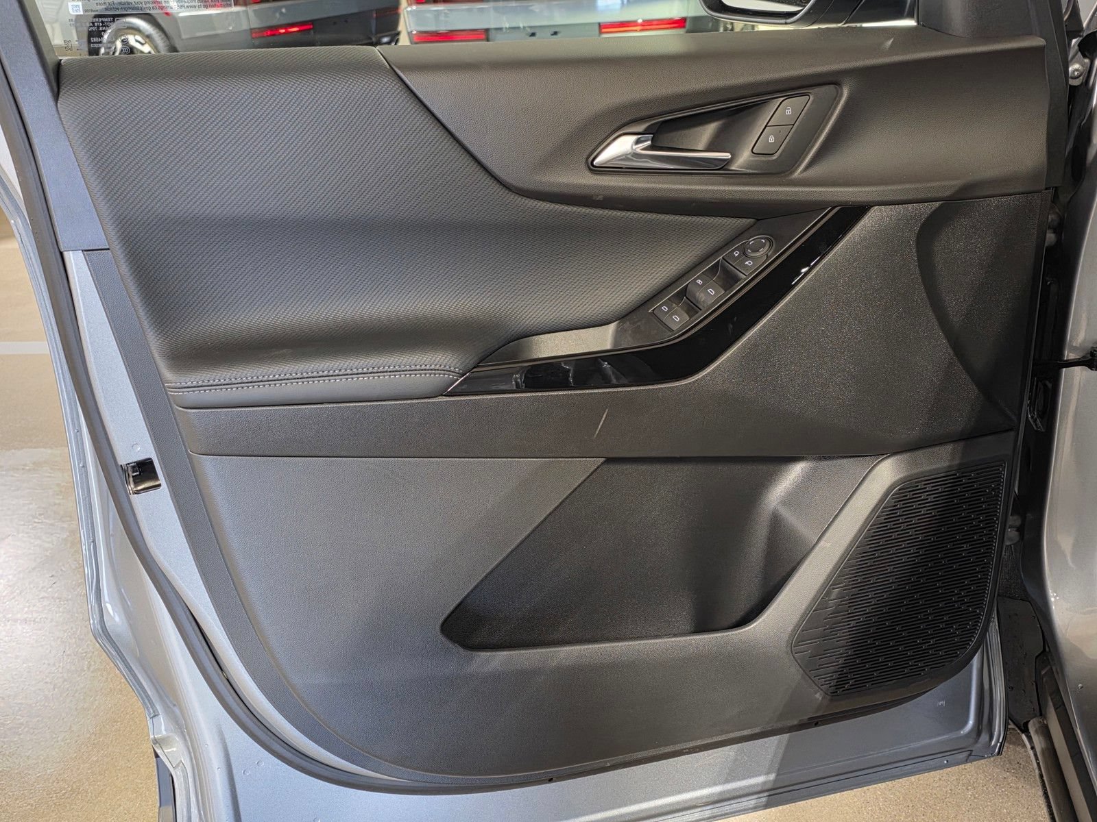 New 2027 Sterling Gray Metallic Chevrolet LT image 19