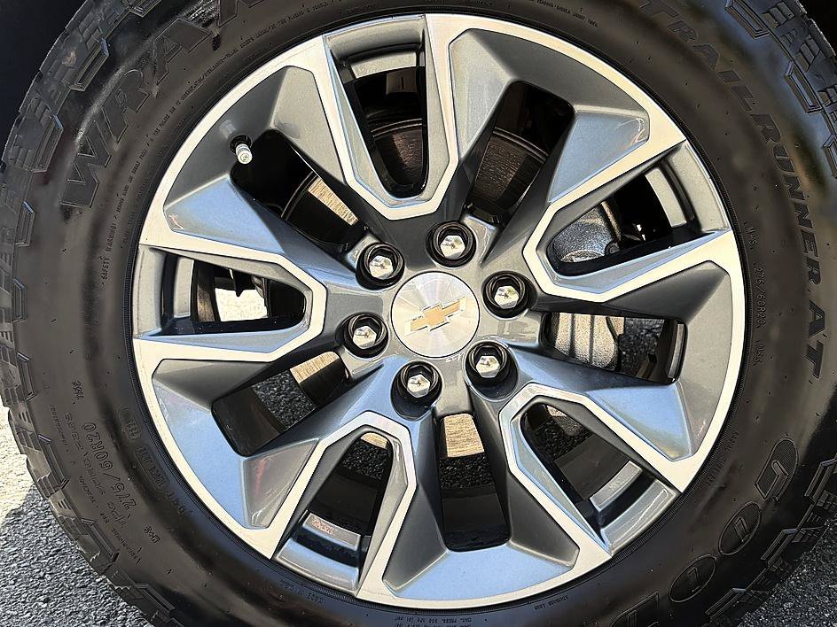 Used 2025 Sterling Gray Metallic Chevrolet LT image 8