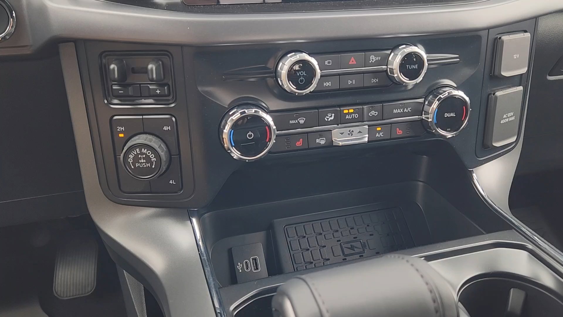 New 2026 Agate Black Metallic Ford XLT image 16
