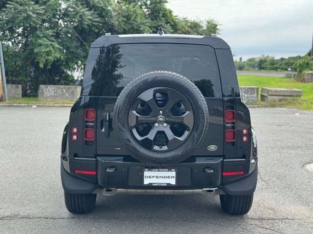 Used 2023 Black Land Rover X-Dynamic SE image 4