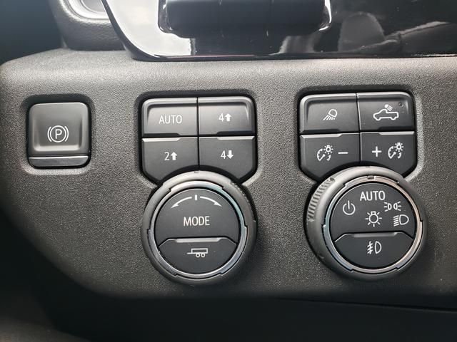 Used 2022 Black Chevrolet High Country image 21